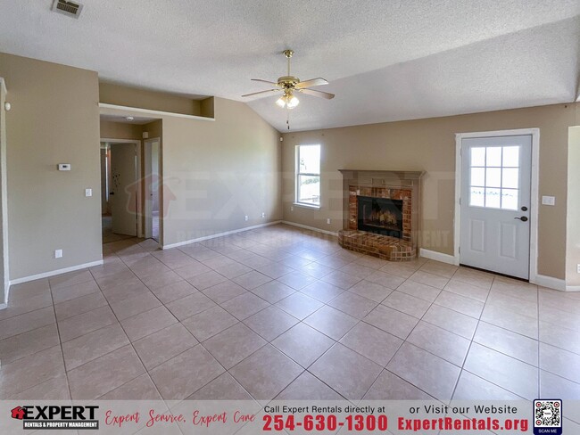 Building Photo - 3-Bedroom Home Near Lions Gate Park