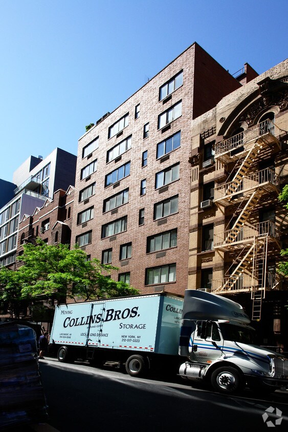 Building Photo - 252 W 17th St
