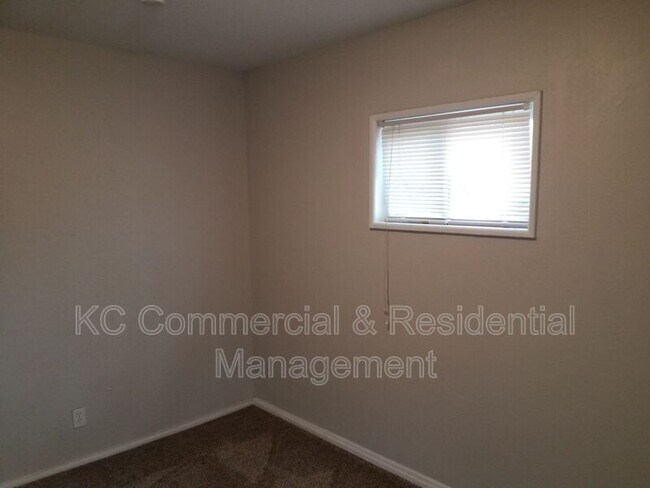Foto del edificio - 4818 E 45th St