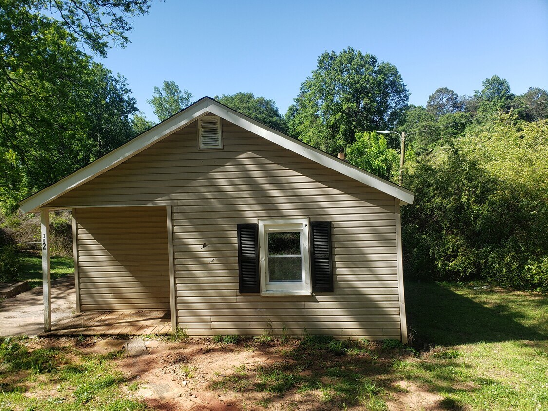 Primary Photo - 302 Corner Wood St