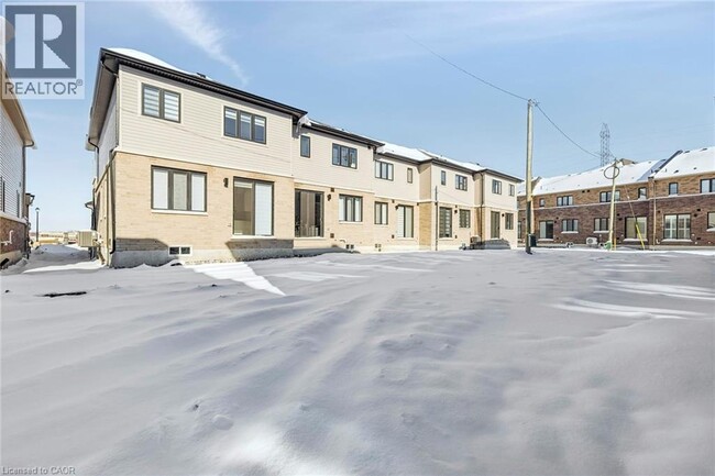 Building Photo - 123 Manuel St