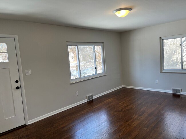Foto del edificio - **BEAUTIFULLY REMODELED 3-BEDROOM/1.5 BATH HOUSE IN NORTH COLUMBUS!!**