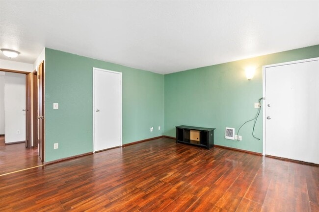 Building Photo - 4745 Delridge Way SW