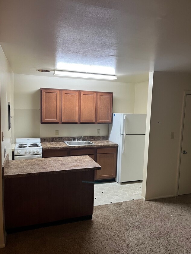 Primary Photo - Caroline Apartments