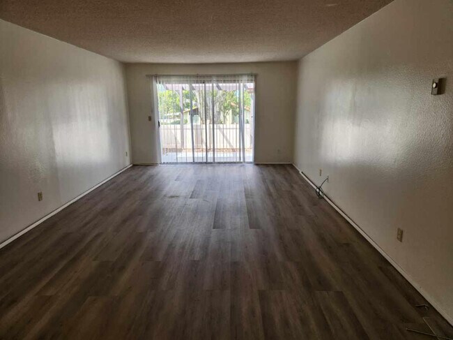 Building Photo - 366 Orwell Ln