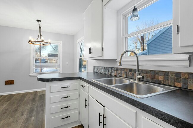 Foto del edificio - 2329 Ida Dr