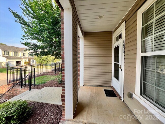Foto del edificio - 142 Silverspring Pl