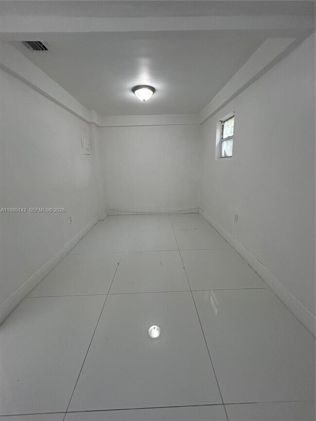 Foto del edificio - 551 NW 41st St