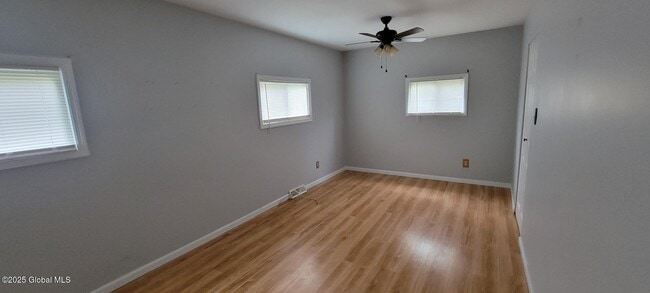 Building Photo - 3275 Maryvale Dr