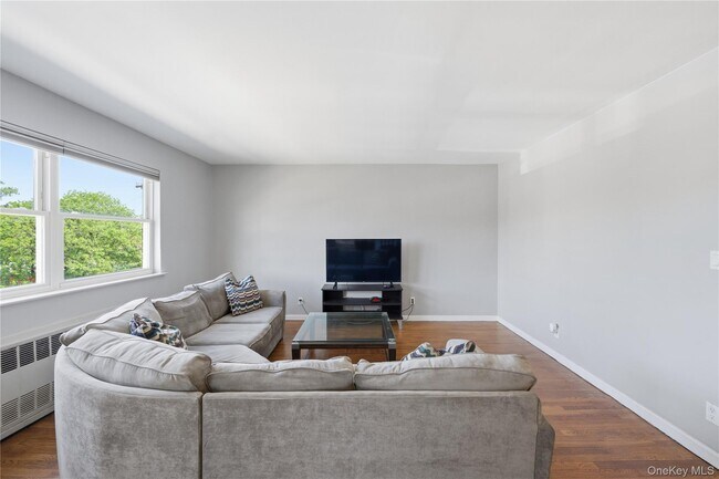 Building Photo - 59-17 Kissena Blvd