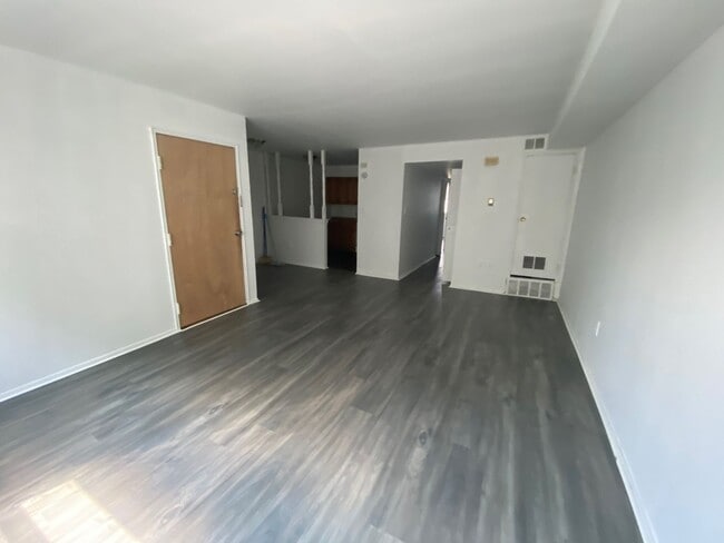 Building Photo - 3025 S 72nd St