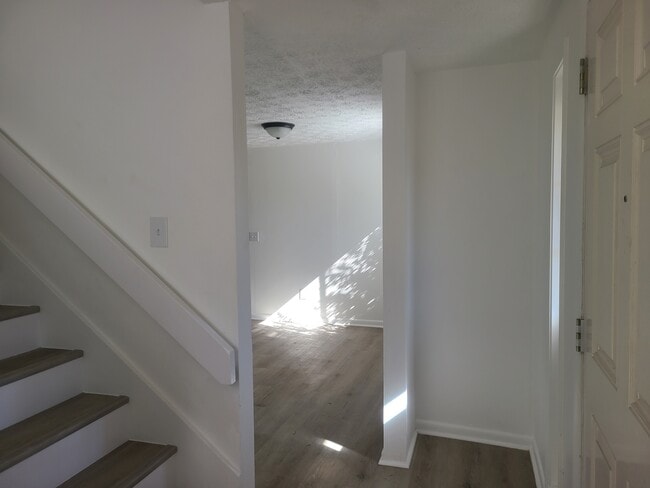 Foto del edificio - 6945 Cinderella Rd