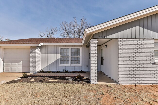 Building Photo - Remodeled and spacious 3 bedroom