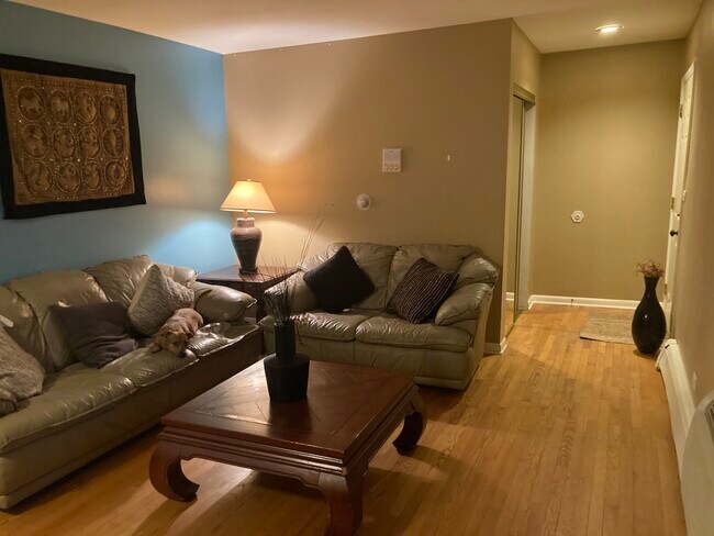 Foto del edificio - 1404 W Estes Ave