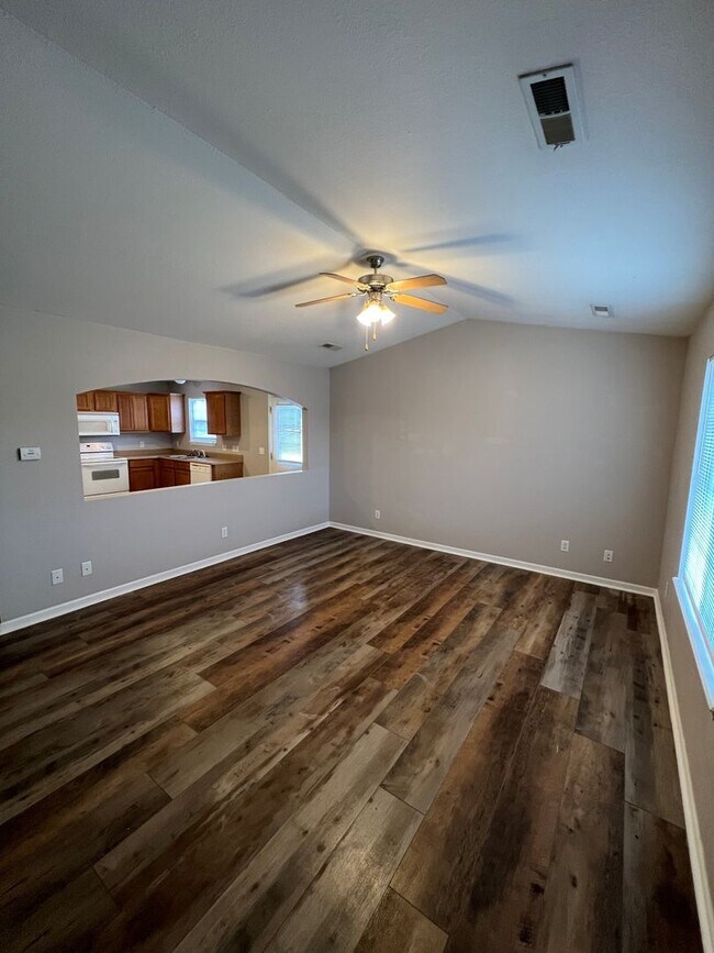 Foto del edificio - 15543 Trailside Ln