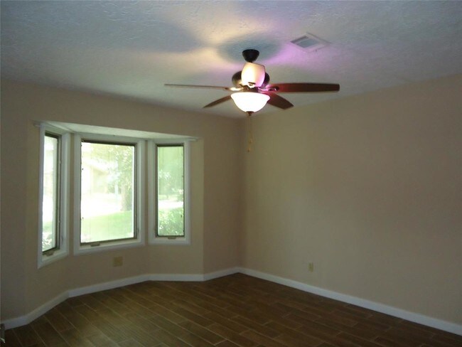 Building Photo - 10519 Brentway Dr