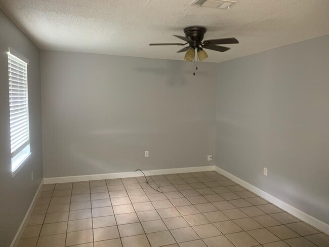 Building Photo - 16636 S Amite Dr