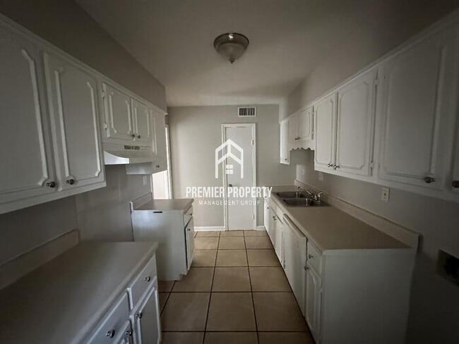 Building Photo - 7093 Dokkum Dr