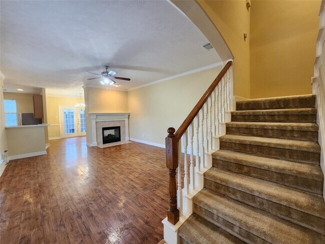 Building Photo - 1103 Enclave Square E