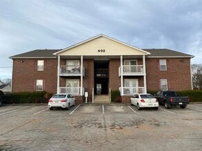 Building Photo - 402 E St