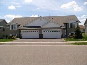 Building Photo - 403 Meadow Ln
