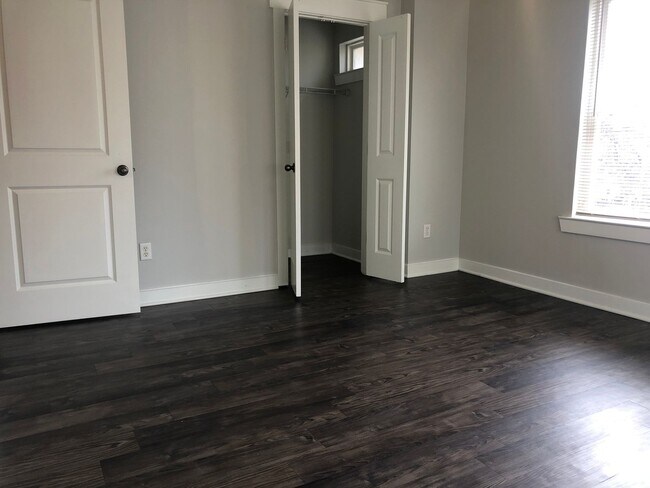 Photo - 1667 Parktown Pl House