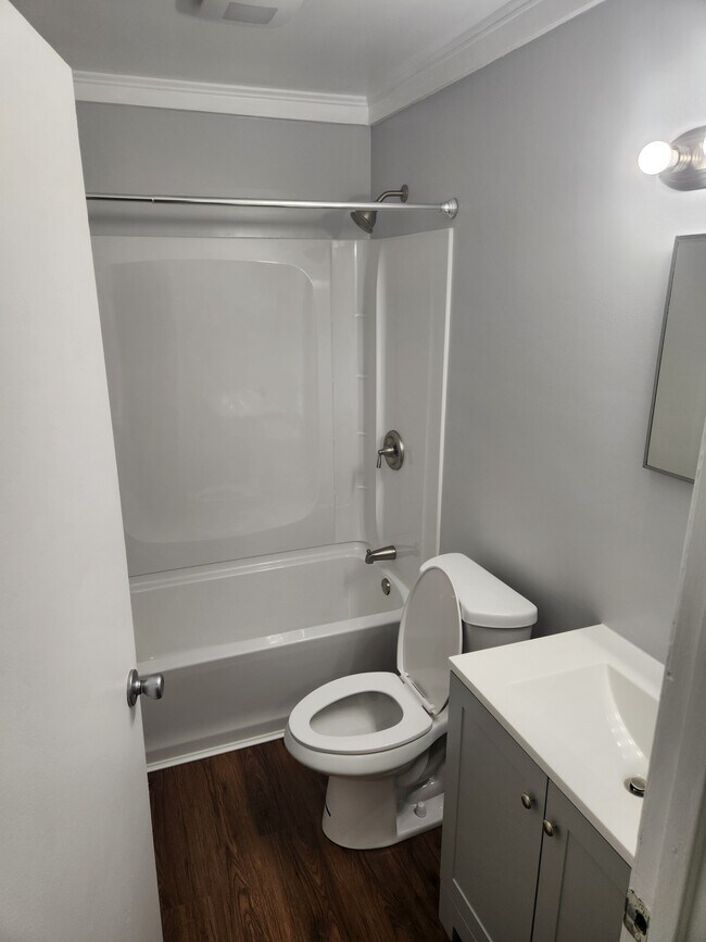 Foto del edificio - 4235 Wolf Rd