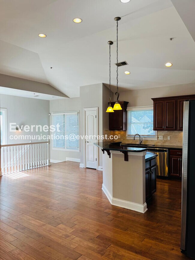 Foto del edificio - 101 Generals Retreat Pl