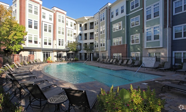 Building Photo - 10 Perimeter Park