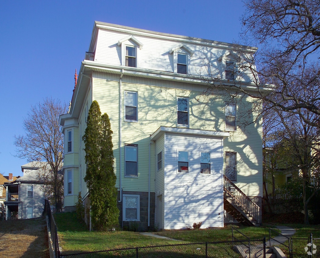 Primary Photo - 372 Pine St