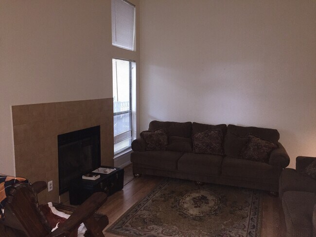 Building Photo - UT PRE LEASE: West Campus 2bd / 2ba Cathed...
