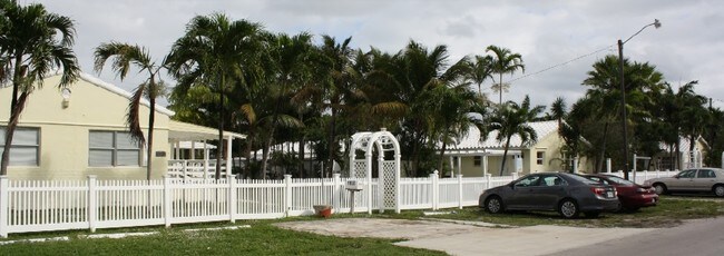 Primary Photo - 1815-1825 McKinley St
