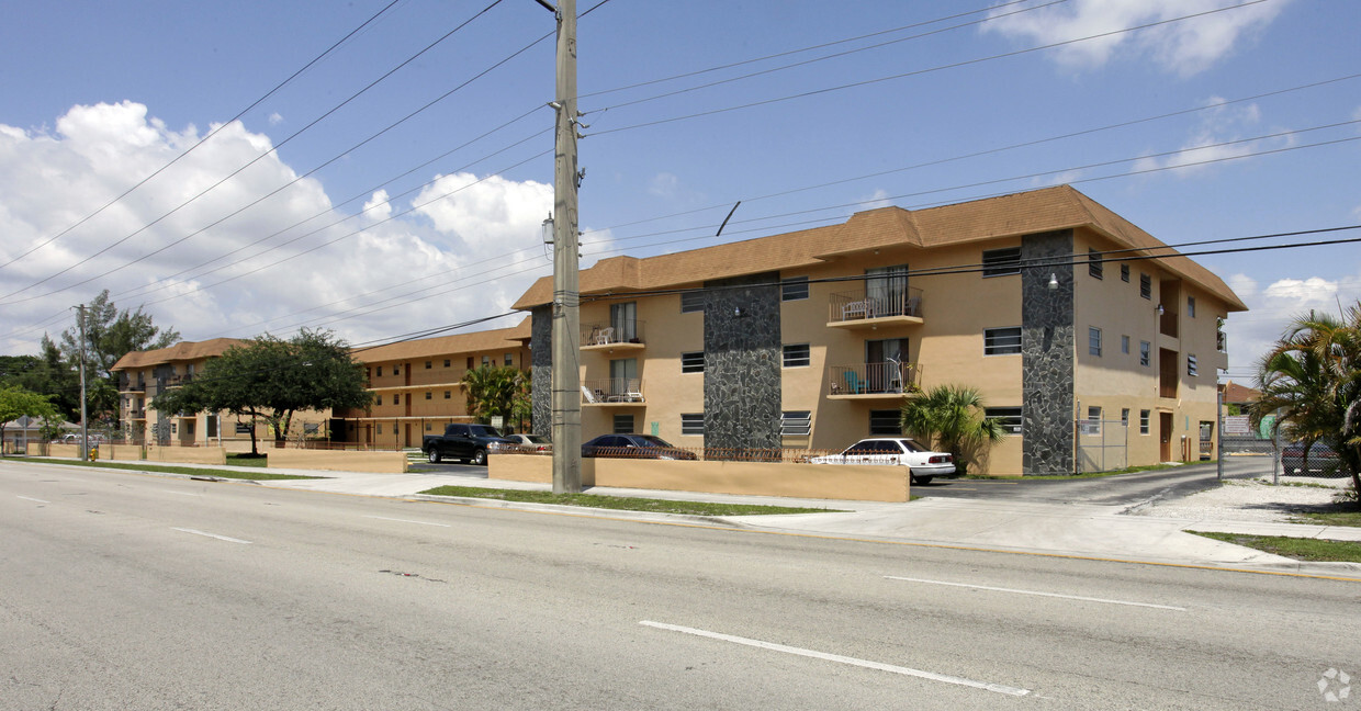 2281 NW 135th St - Marland Apartments