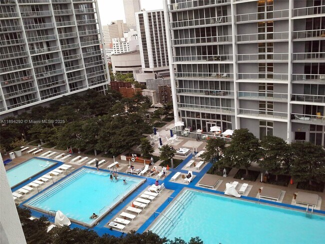 Foto del edificio - 495 Brickell Ave