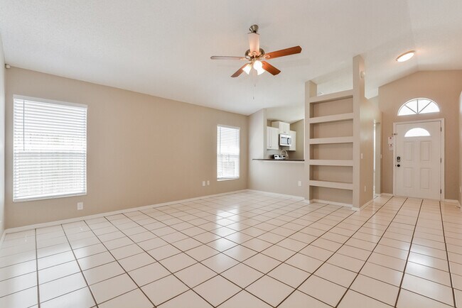 Foto del edificio - 1121 Shoshanna Dr