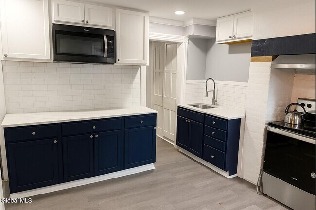 Building Photo - 39 S Lake Ave