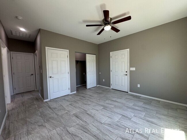 Building Photo - 1337 W El Caminito Pl