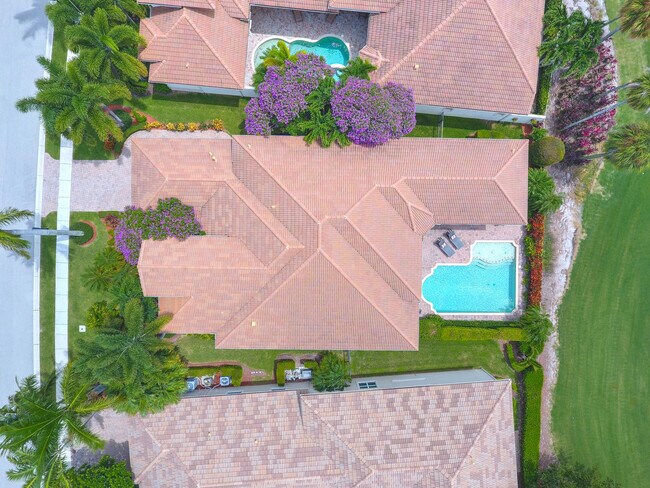 Building Photo - 528 Les Jardin Dr