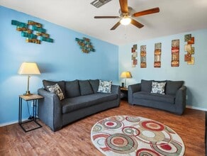 Building Photo - 428 East Bluff