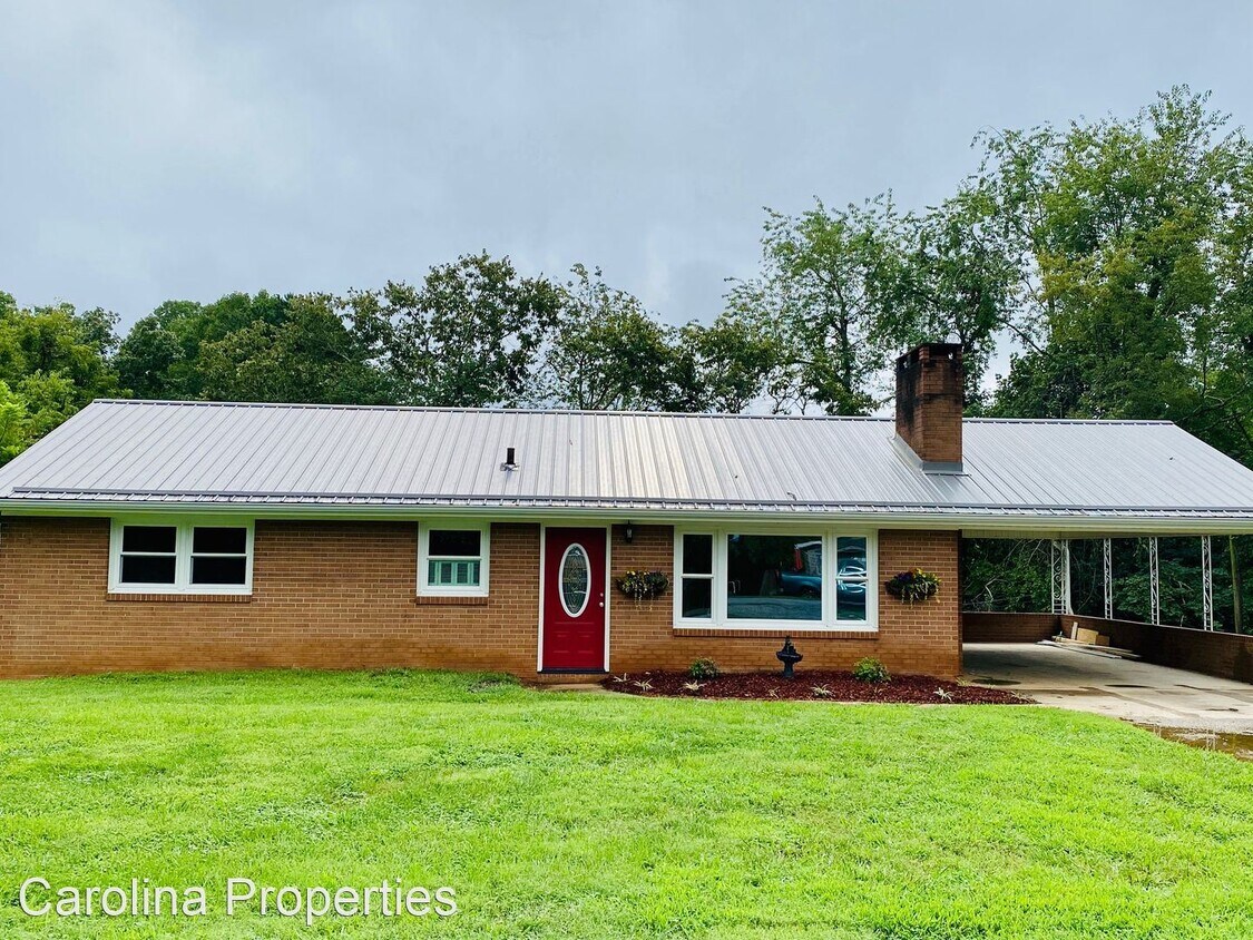 Primary Photo - 3 br, 1 bath House - 245 Sunset Ridgewood Dr