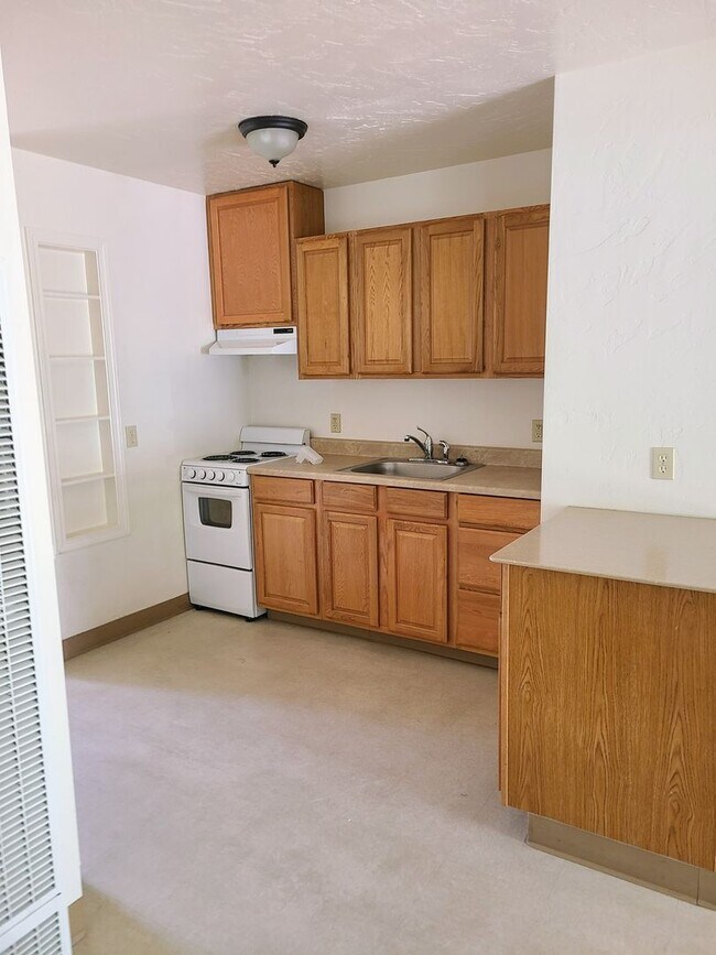 Building Photo - Cute Duplex 1 Bedroom 1 Bathroom