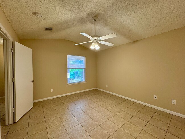 Building Photo - Duplex *LEASING SPECIAL AVAILABLE*