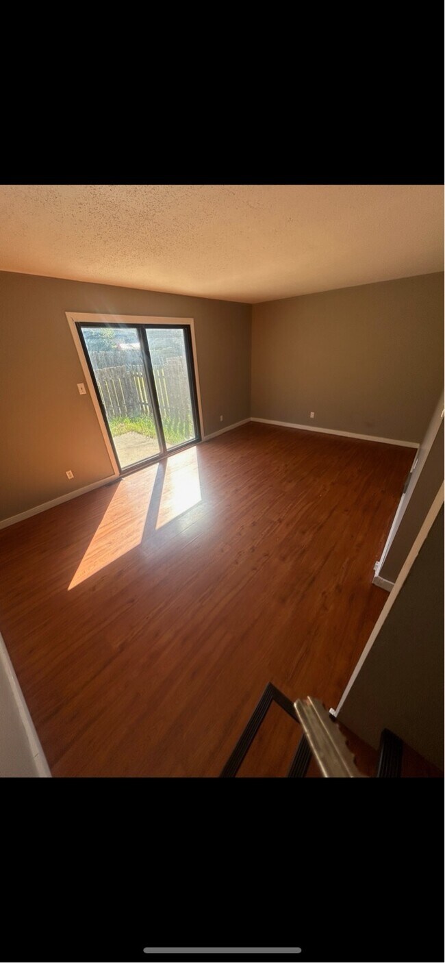 Photo du bâtiment - 241 Pine Ave