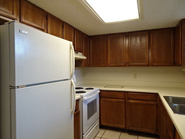 Building Photo - 705 Northcreek Dr