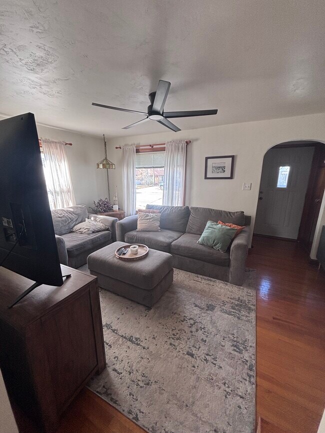 Foto del edificio - 223 S Washington St