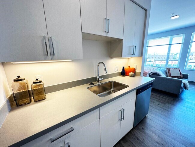 Building Photo - 409 Elm St