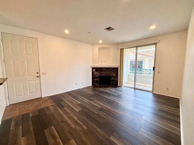 Foto del edificio - Beautiful Rancho San Diego Condo In Reming...
