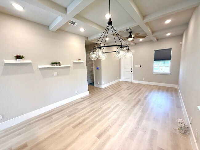 Foto del edificio - **APPLICATION RECEIVED** MUST SEE!!! 3 Bed...
