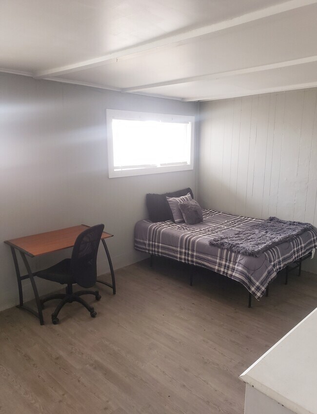 Bedroom - 71 W Utica St