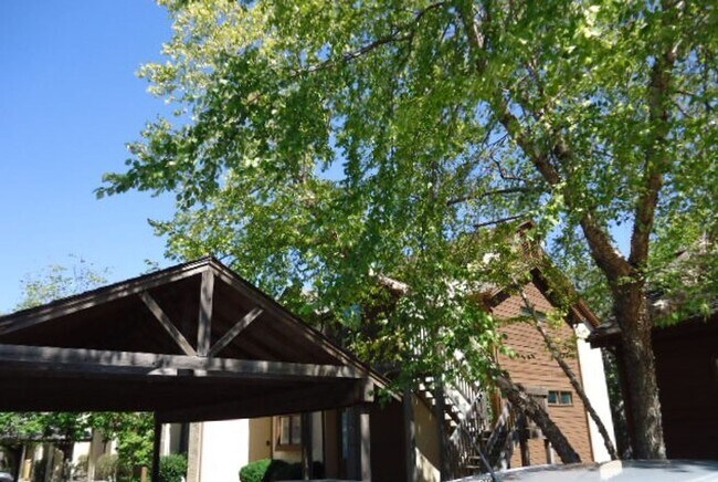 Building Photo - Gleaming hardwood in maintenance free town...